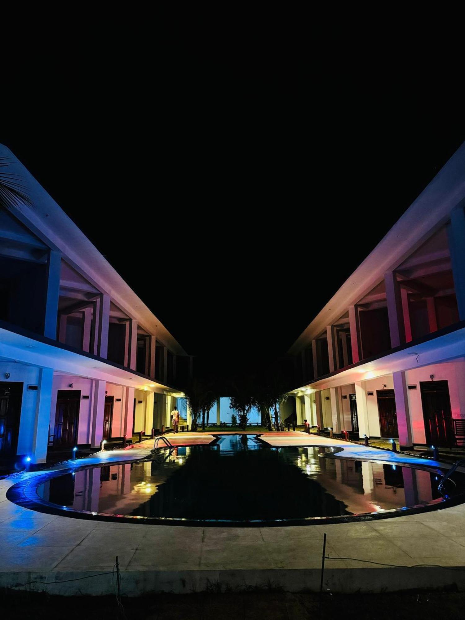 Guitar Bay Arugambay Hotel Arugam Bay Buitenkant foto